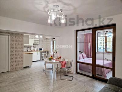 Аренда квартир посуточно в Алматы: 1-комнатная квартира · 40 м² · 7/9 этаж, мкр Самал-3 — Альфараби Достык за 25 000 〒 1-комнатная квартира · 40 м² · 7/9 этаж, мкр Самал-3 — Альфараби Достык за 25 000 〒 в Алматы, Медеуский р-н