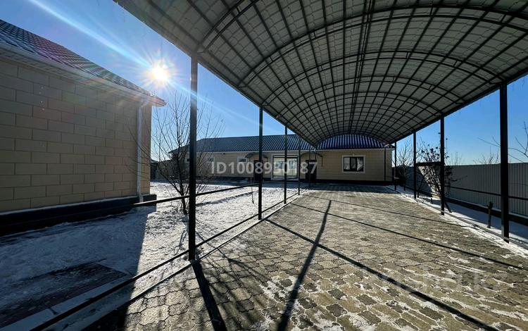 Отдельный дом · 5 комнат · 180 м², мкр Балауса, Жумабек Ташенова 69 за 400 000 〒 в Атырау — фото 2