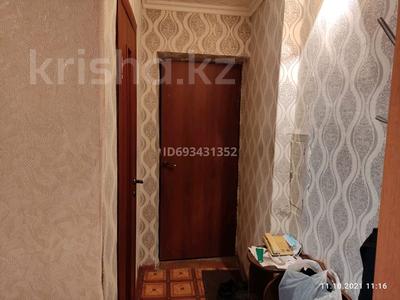 1-комнатная квартира, 32 м², 2/5 этаж, Пришахтинск, зелинского 32 за 9.9 млн 〒 в Караганде, Алихана Бокейханова р-н