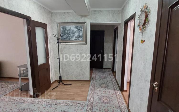 3-комнатная квартира, 90 м², 4/5 этаж, микрорайон 12 (Астана) 10 за 32 млн 〒 в Таразе — фото 2