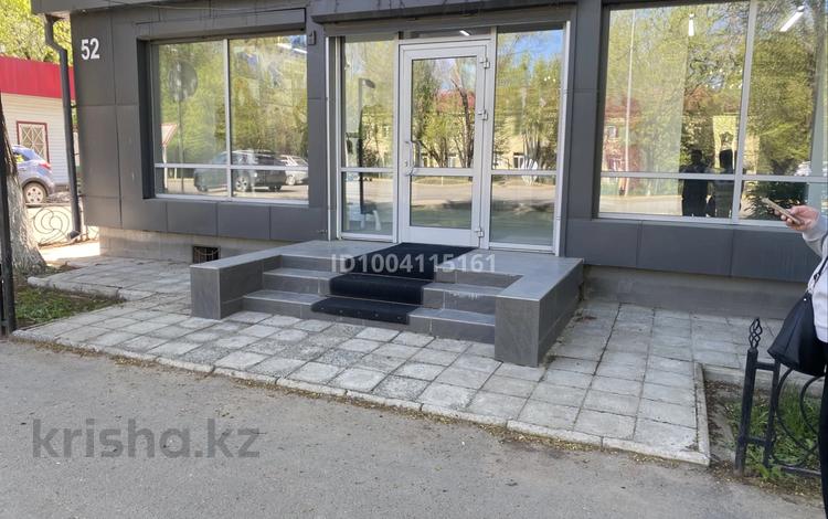 Еркін, кеңселер, дүкендер мен бутиктер, қоғамдық тамақтану орны, сұлулық салондары, медорталықтар мен дәріханалар, білім орталықтары · 76 м², бағасы: 55 млн ₸ в Уральске, мкр Школьник — фото 9