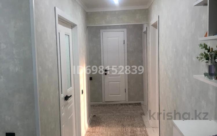 4-комнатная квартира, 92 м², 5/5 этаж, 8 микр 103