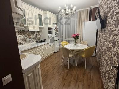 3-бөлмелі пәтер · 108 м² · 8/12 қабат, Қалалық аэропорт ш/а., Республики 1/3 — Район старой главной мечети, бағасы: 60 млн ₸ в Караганде, Казыбек би р-н