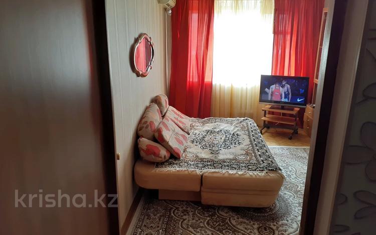 1-комнатная квартира, 40 м², 2/5 этаж по часам, Азаттык 46а за 1 000 〒 в Атырауской обл. — фото 20
