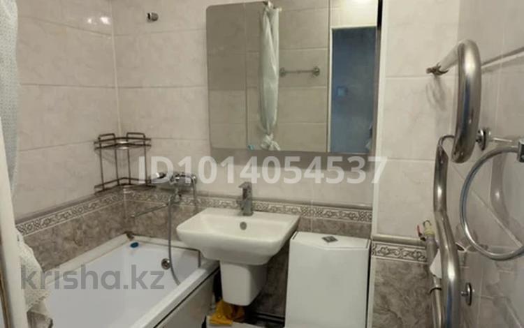 2-комнатная квартира · 55 м², мкр Аксай-2 22/2 — Төле би /Момышулы за 250 000 ₸ в Алматы, Ауэзовский р-н — фото 2