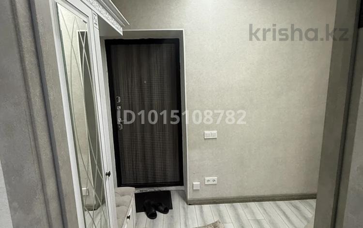 1-комнатная квартира · 60 м² · 1/5 этаж, мкр Строитель — Напротив Алтындар за 130 000 ₸ в Уральске — фото 2