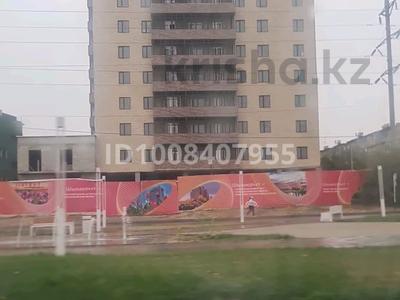 3-комнатная квартира · 110 м² · 10 этаж, мкр Восток 110 — жибек жолы Рыскулова. рядом магазин атлант. жилой комплекс за 50 млн 〒 в Шымкенте, Аль-Фарабийский р-н