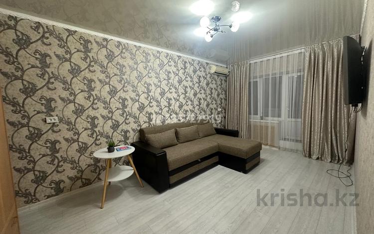 1-комнатная квартира · 30 м² · 4/5 этаж, мкр Центральный, Азаттык 72б — Район стройконторы, напротив заправки Qazaq Oil за 150 000 ₸ в Атырау — фото 2