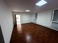 Офисы, образование, кабинеты и рабочие места · 242 м² за 350 000 ₸ в Актобе, мкр. Курмыш — фото 4