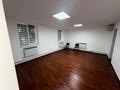 Офисы, образование, кабинеты и рабочие места · 242 м² за 350 000 ₸ в Актобе, мкр. Курмыш — фото 5