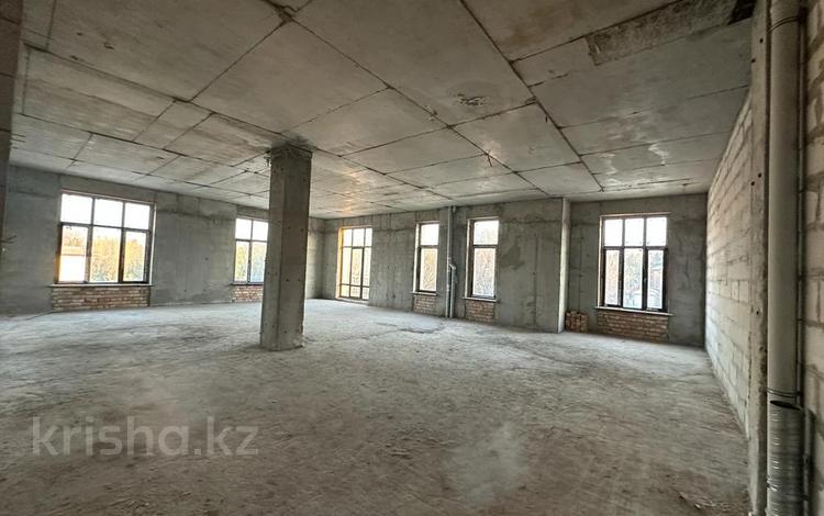 4-комнатная квартира, 124 м², 3/3 этаж, мкр Мирас за 114 млн 〒 в Алматы, Бостандыкский р-н — фото 2