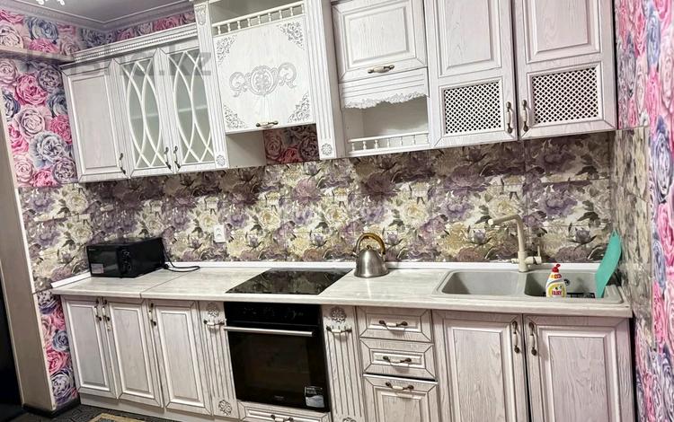 2-комнатная квартира · 65 м² · 5/10 этаж, мкр Аксай-1 11/9 — Азия парк за 350 000 ₸ в Алматы, Ауэзовский р-н — фото 2