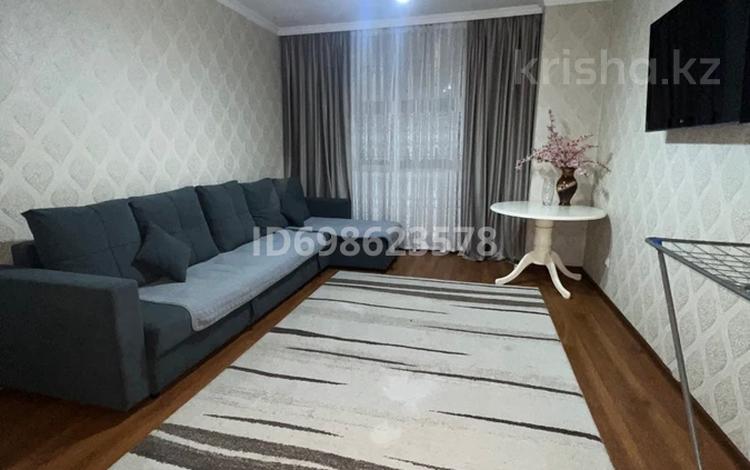 2-комнатная квартира, 60 м², 12/12 этаж помесячно, Кошкарбаева 46