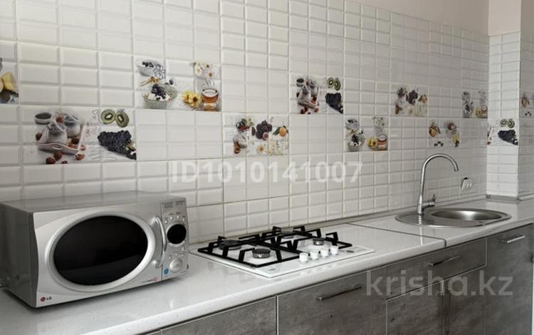 2-бөлмелі пәтер · 61 м² · 4/6 қабат, Владимирская 2в, бағасы: 28 млн ₸ в Атырау — фото 2