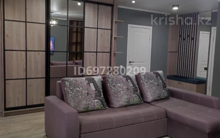 2-комнатная квартира · 58 м² · 3/5 этаж, 15 мкр за 15 000 ₸ в Шымкенте, Аль-Фарабийский р-н — фото 3