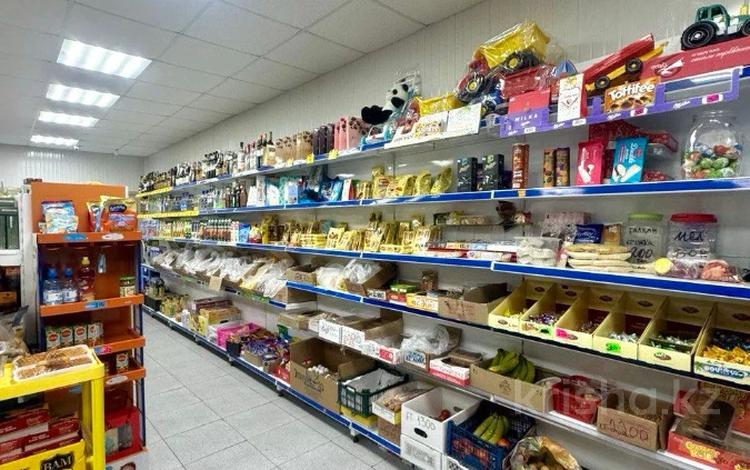 Магазины и бутики • 68.5 м² за 23 млн 〒 в Актобе, мкр. Алтын орда — фото 2