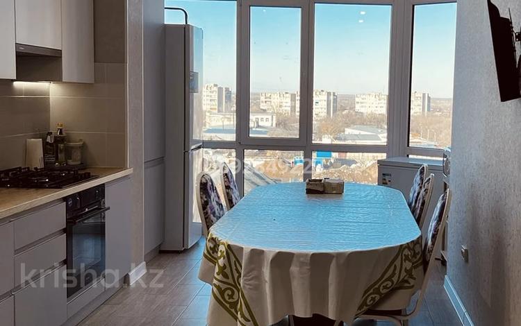 2-комнатная квартира, 73 м², 8/9 этаж, Вокзальная за 30 млн 〒 в Уральске — фото 2