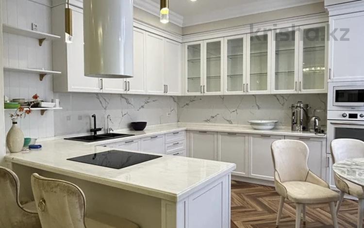 5-комнатная квартира · 210 м² · 5/10 этаж, 17-й мкр 20 за 102 млн 〒 в Актау — фото 2