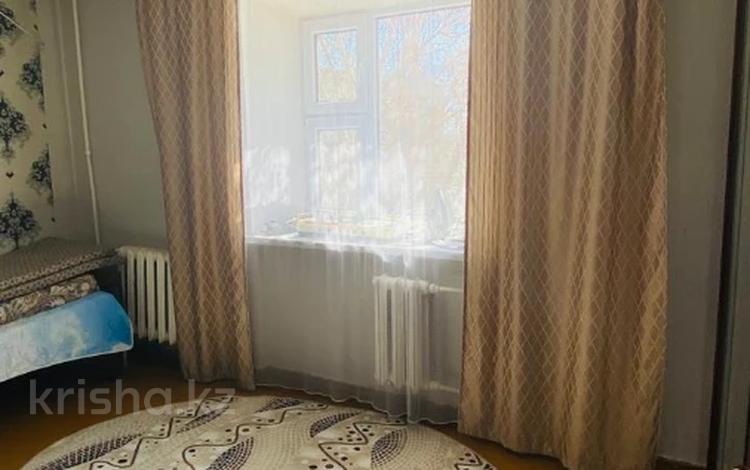 3-комнатная квартира · 62 м² · 3/5 этаж, Майкудук, 13й микрорайон за 12 млн ₸ в Караганде, Алихана Бокейханова р-н — фото 2