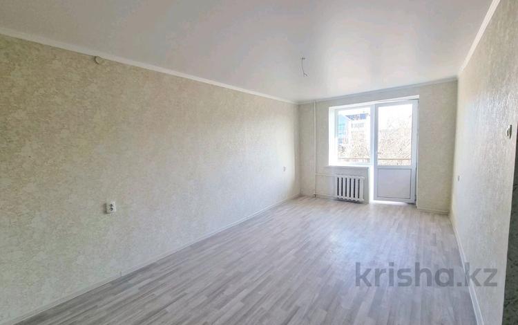 1-комнатная квартира, 32 м², 3/4 этаж, Назарбаева за 9.5 млн 〒 в Талдыкоргане, мкр Жетысу — фото 2