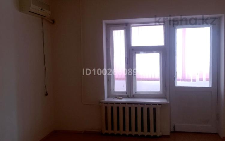 3-бөлмелі пәтер · 65.7 м² · 2/5 қабат, Азаттык 5а, бағасы: 25 млн ₸ в Атырау — фото 2