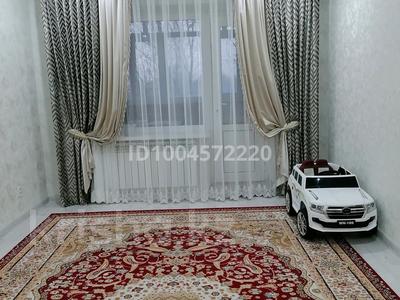 3-комнатная квартира · 74 м² · 2/5 этаж, Алматинская Дом 5 — Мектеп, балабақша бар за 19 млн 〒 в Актобе, жилой массив Жанаконыс