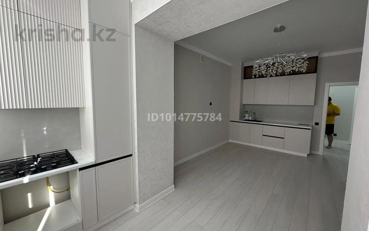 3-комнатная квартира · 104.3 м² · 9/9 этаж, мкр. Алтын орда 66Б за 45 млн ₸ в Актобе — фото 2