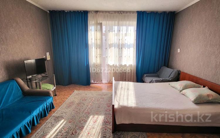 1-комнатная квартира, 40 м², 6/9 этаж посуточно, Валиханова 159 за 8 000 〒 в Семее — фото 10