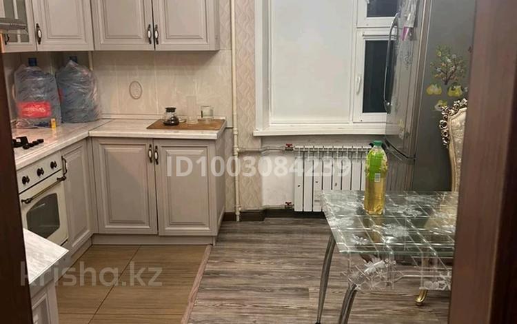 3-бөлмелі пәтер · 65 м² · 1/5 қабат, Абая 53/1 — Валиханова, бағасы: 300 000 ₸ в Астане, р-н Байконур — фото 2