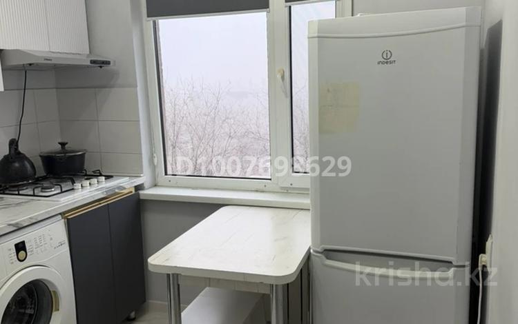 1-комнатная квартира · 40 м² · 5/5 этаж, мкр 5, Мкр 5, Абыл хай хана 67а — В центре города, рядом центральный стадион, напротив ДСК,малая Алия за 12 000 ₸ в Актобе — фото 2