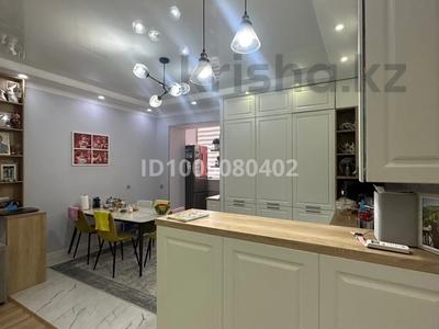4-комнатная квартира · 130 м² · 2/5 этаж, мкр. Алтын орда, ​Батыс 2 микрорайон 50е за 65 млн ₸ в Актобе