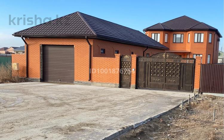 Отдельный дом · 6 комнат · 270 м² · 8 сот., мкр Кокарна, Рыбник за 75 млн 〒 в Атырау — фото 2