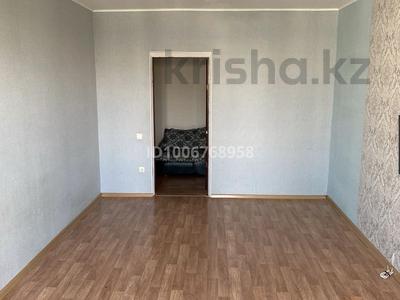 1-комнатная квартира · 56.8 м² · 5/5 этаж, мкр Строитель 16/2 — Школа No.5 за 18.5 млн 〒 в Уральске