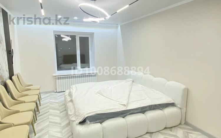 1-комнатная квартира · 55 м² · 3/6 этаж, Кеменгер — Улица Тауелсыздык , Улица Самал за 25 000 ₸ в Уральске — фото 3