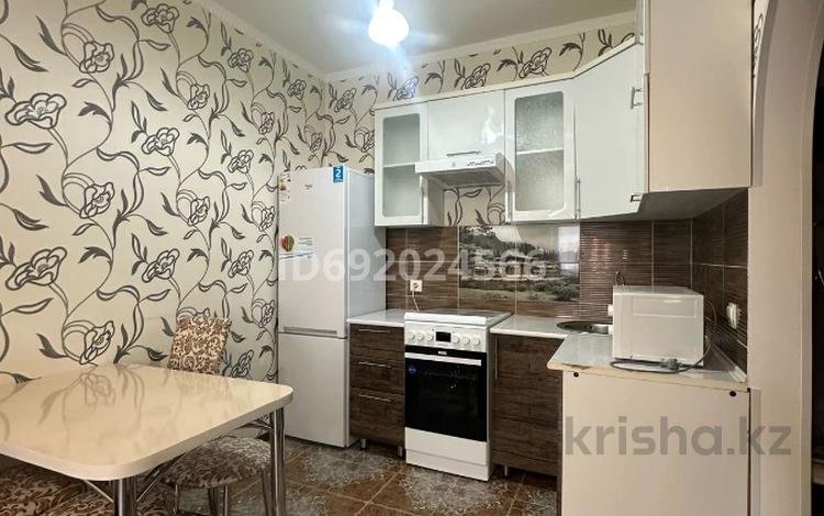 2-комнатная квартира, 42.6 м², 1/6 этаж, мкр Комсомольский, 38 улица 25