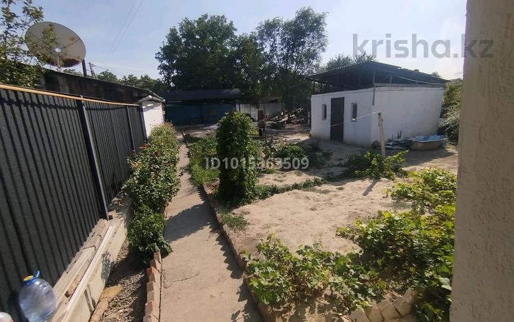 Часть дома · 4 комнаты · 80 м² · 6 сот., мкр Коккайнар — Азербайжан Мамбетова 199/9 за 300 000 ₸ в Алматы, Алатауский р-н — фото 2