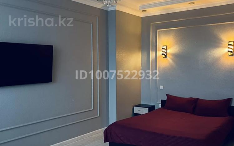 1-комнатная квартира · 60 м² · 3/15 этаж, 17-й мкр 54 за 2 000 〒 в Актау — фото 10