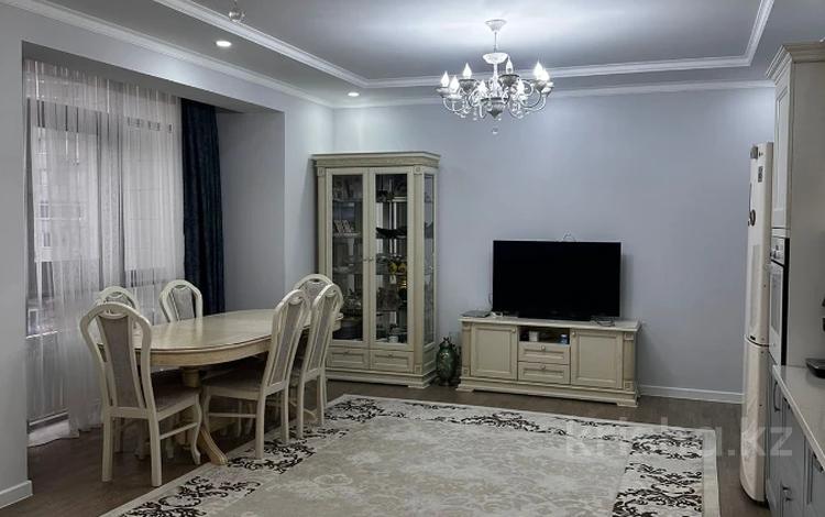 3-комнатная квартира, 90 м², 3/17 этаж, Достык 138