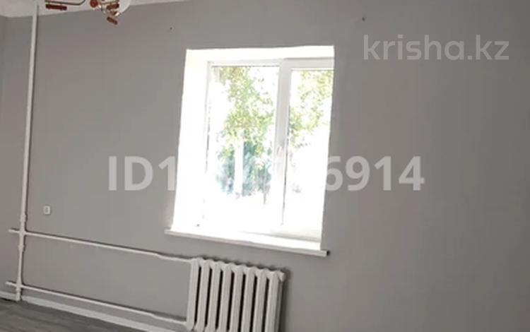1-бөлмелі пәтер · 30 м² · 1/2 қабат, ул.льва толстого — Евразийский банк, Каспий банк, бағасы: 7.5 млн ₸ в Уральске, мкр Школьник — фото 2
