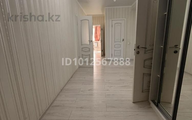 3-комнатная квартира · 110 м² · 8/9 этаж, Алия молдагулова 56Е за 250 000 ₸ в Актобе — фото 2
