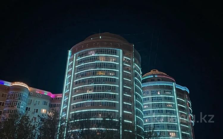 2-бөлмелі пәтер · 95 м² · 3/9 қабат, Кулманова 1, бағасы: 39 млн ₸ в Атырау — фото 15
