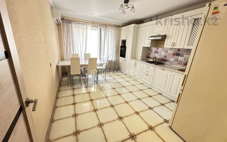 2-бөлмелі пәтер · 82 м² · 2/9 қабат, Алмагүл ш/а. 1, бағасы: 250 000 ₸ в Атырау, мкр. Алмагуль — фото 6