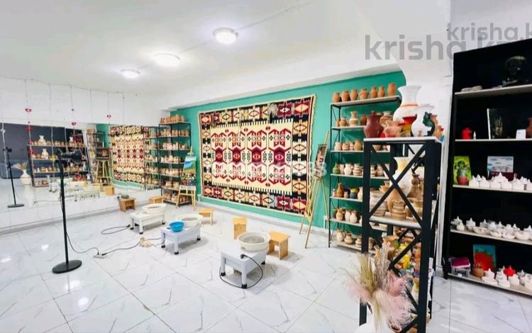Свободное назначение, офисы, магазины и бутики, склады, салоны красоты, фитнес и спорт, медцентры и аптеки, образование, развлечения, кабинеты и рабочие места, студии · 68 м² за 250 000 ₸ в Алматы, Бостандыкский р-н — фото 7