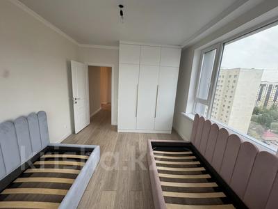 3-комнатная квартира, 88 м², 10/12 этаж помесячно, Кабанбай батыра за 400 000 〒 в Астане, Есильский р-н