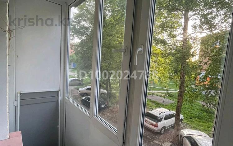 2-бөлмелі пәтер · 60 м² · 2/5 қабат, 3 микрорайон 30 — Огонёк рынок, бағасы: 250 000 ₸ в Риддере — фото 2