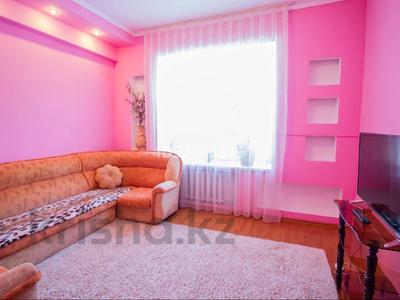 2-комнатная квартира, 55 м², 1 этаж посуточно, Назарбаева 42 — Акын Сара за 11 000 〒 в Талдыкоргане