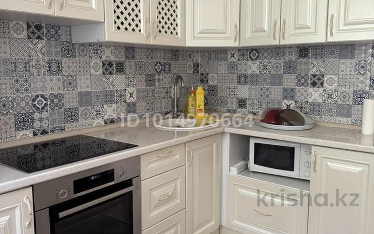 3-бөлмелі пәтер · 64 м² · 2/10 қабат, Степной 4 ш/а. 31, бағасы: 27 млн ₸ в Караганде, Казыбек би р-н — фото 2
