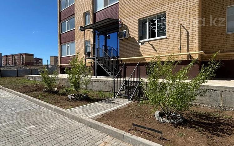 Еркін, дүкендер мен бутиктер, сұлулық салондары · 50 м², бағасы: 17.5 млн ₸ в Актобе, мкр. Алтын орда — фото 2