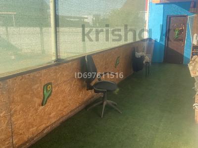 Продажа домов и дачи в Атырауской обл.: Отдельный дом · 5 комнат · 149 м² · 8.4 сот., мкр Зарослый, Рыбник за 37 млн 〒 Отдельный дом · 5 комнат · 149 м² · 8.4 сот., мкр Зарослый, Рыбник за 37 млн 〒 в Атырау