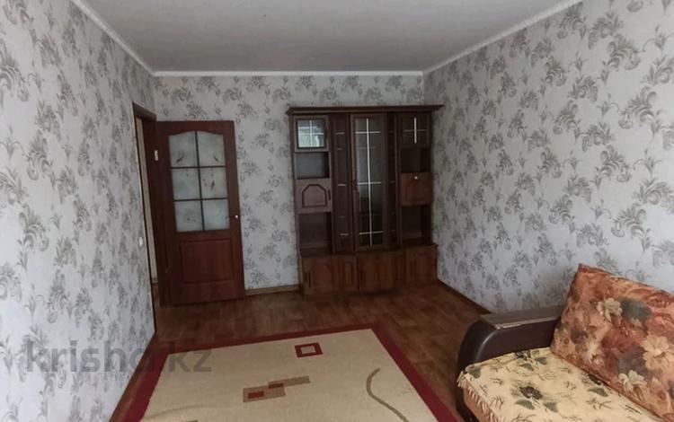2-комнатная квартира · 54 м² · 3/5 этаж, мкр 4 13 за 130 000 ₸ в Уральске — фото 2